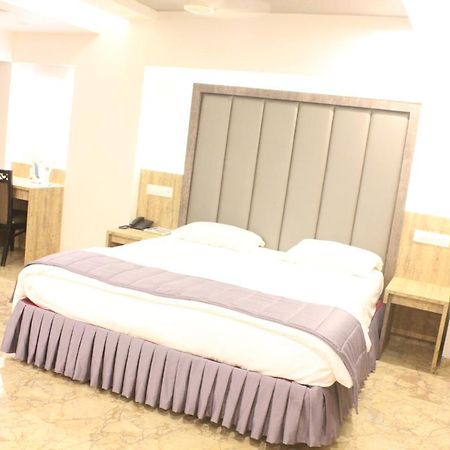 Nimantran Hotell Navi Mumbai Eksteriør bilde