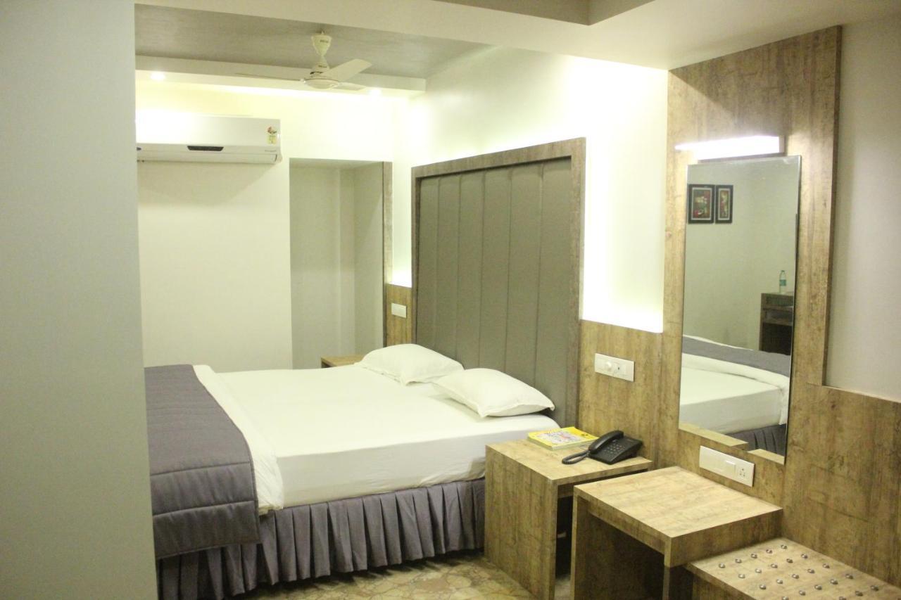 Nimantran Hotell Navi Mumbai Eksteriør bilde