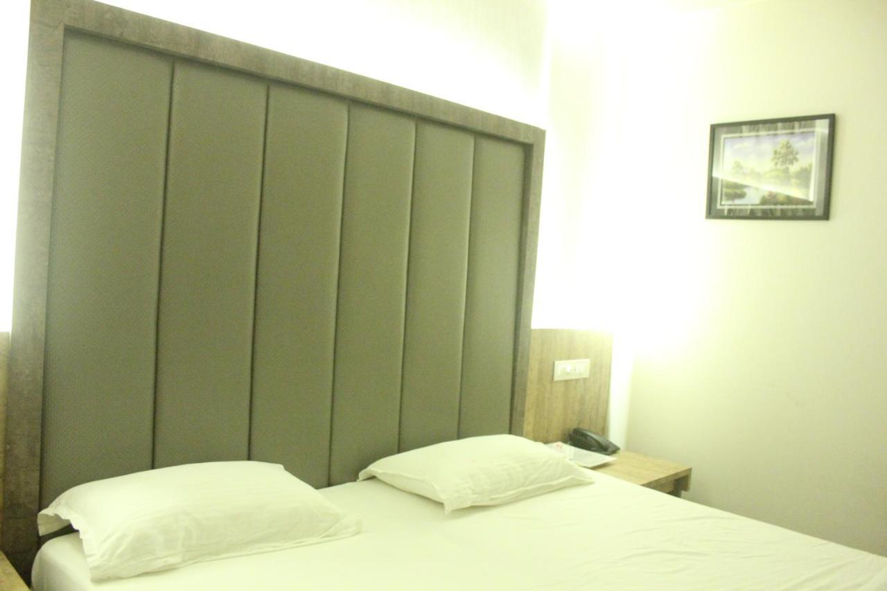 Nimantran Hotell Navi Mumbai Eksteriør bilde