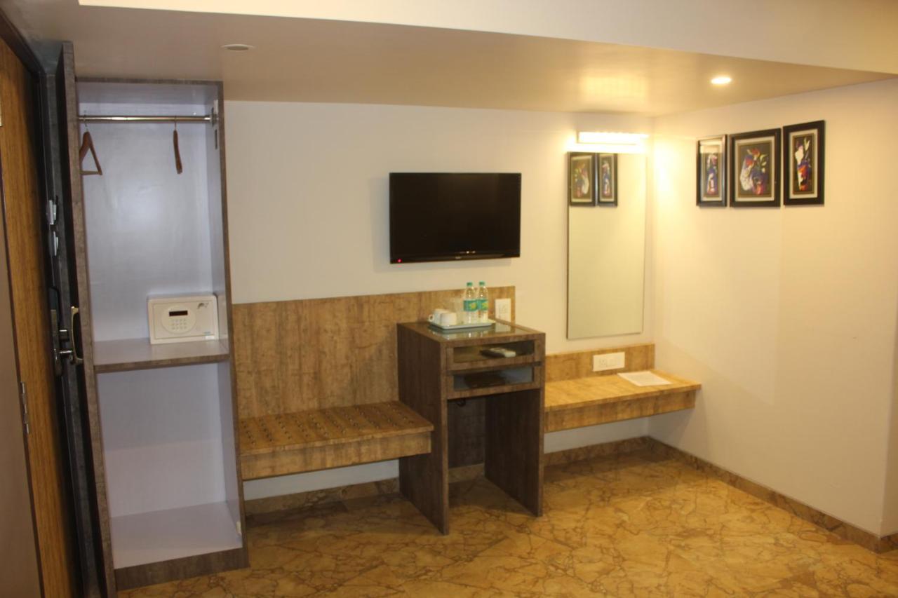 Nimantran Hotell Navi Mumbai Eksteriør bilde