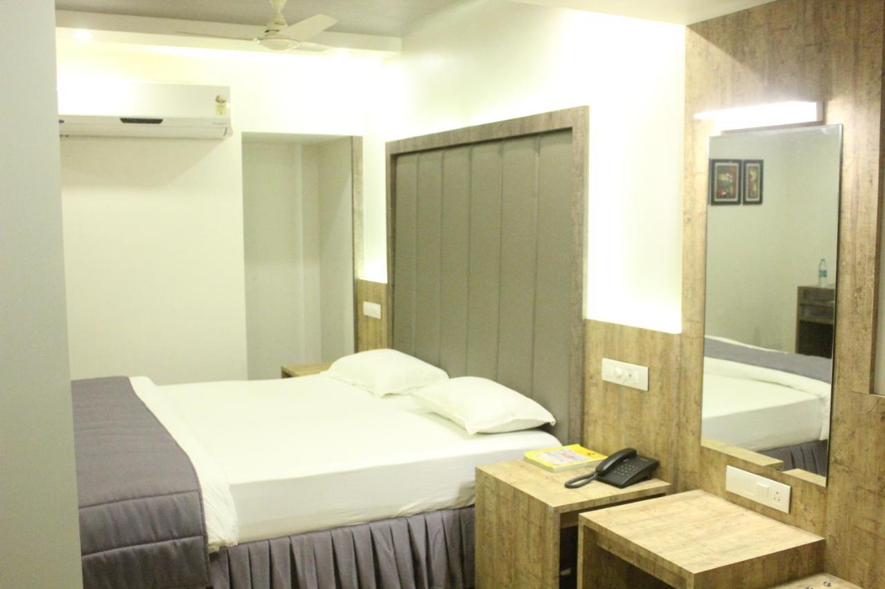 Nimantran Hotell Navi Mumbai Eksteriør bilde