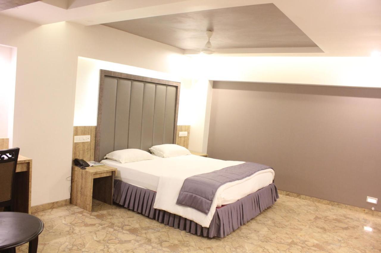 Nimantran Hotell Navi Mumbai Eksteriør bilde