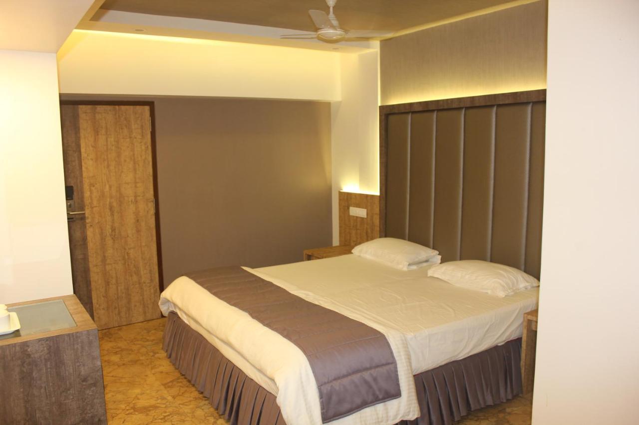 Nimantran Hotell Navi Mumbai Eksteriør bilde
