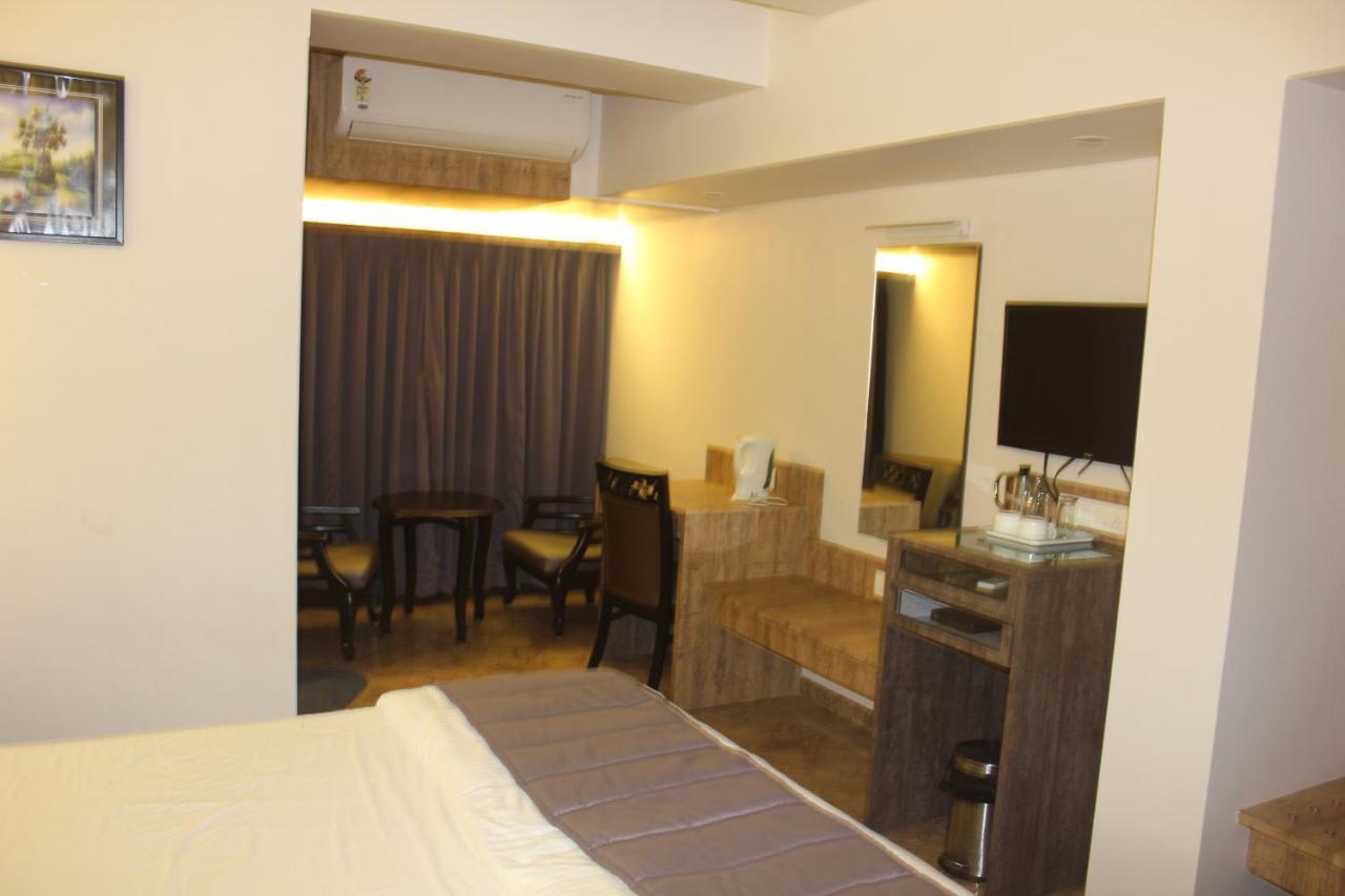 Nimantran Hotell Navi Mumbai Eksteriør bilde