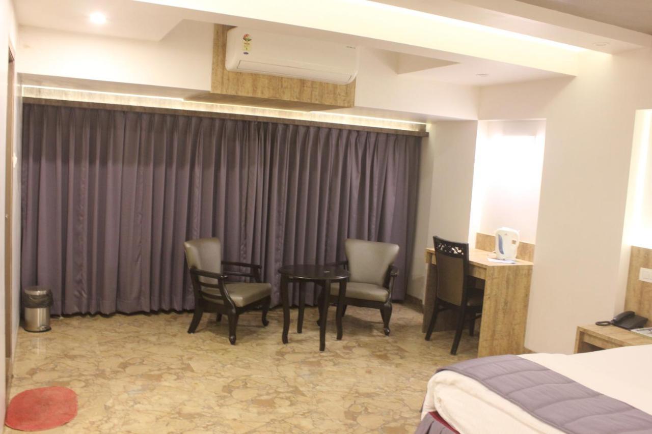Nimantran Hotell Navi Mumbai Eksteriør bilde