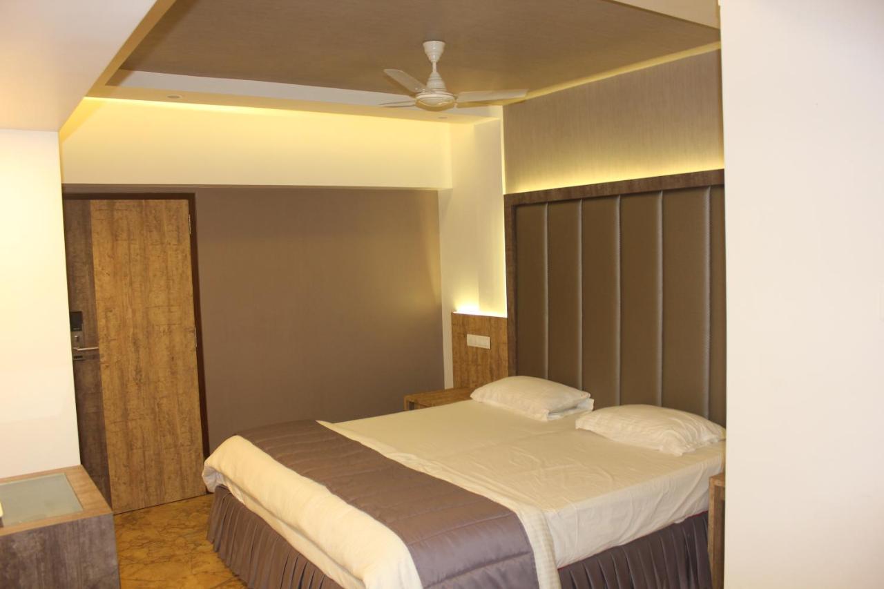 Nimantran Hotell Navi Mumbai Eksteriør bilde