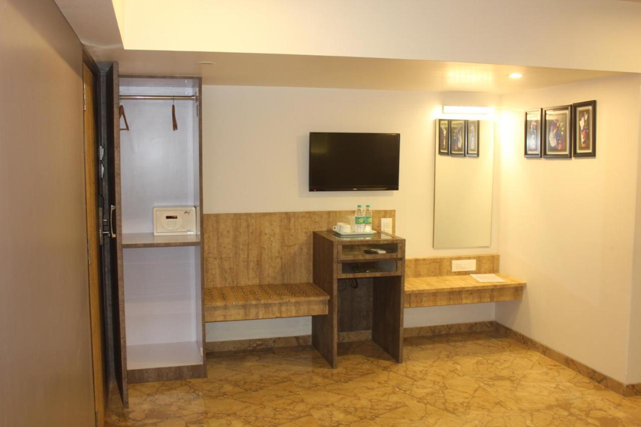 Nimantran Hotell Navi Mumbai Eksteriør bilde