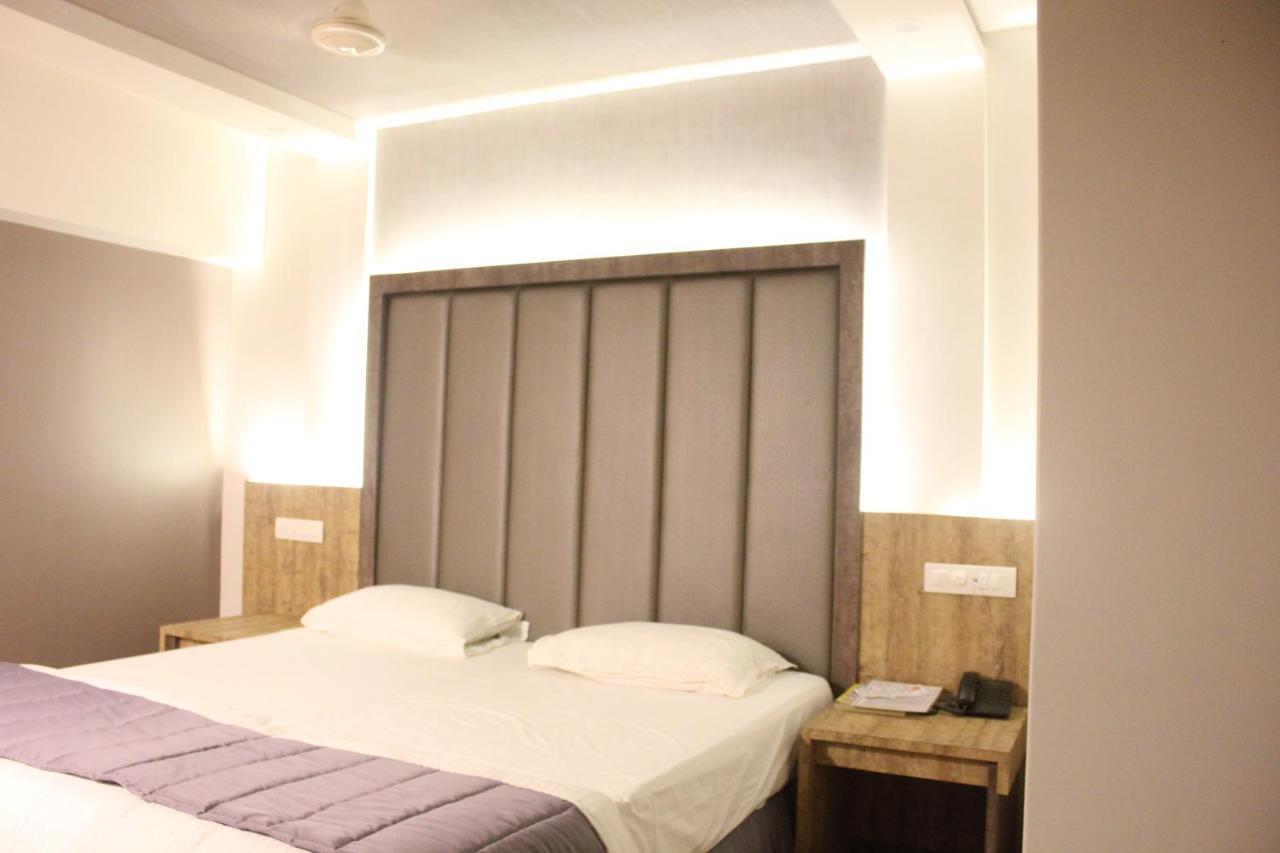 Nimantran Hotell Navi Mumbai Eksteriør bilde