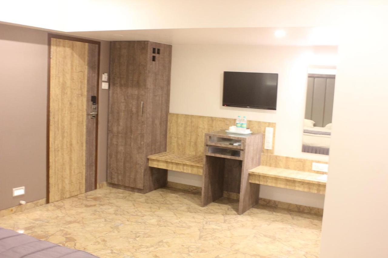 Nimantran Hotell Navi Mumbai Eksteriør bilde